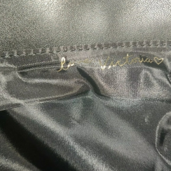 VICTORIA'S SECRET RED/BLACK STUDDED FRINGE  XL CHRISTMAS TOTE GETEAWAY BAG - Picture 3 of 4